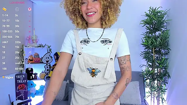 natty romanof 18 online show from October 13, 2025, 10:39 am