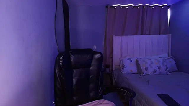 Shenoa1 online show from November 27, 2025, 1:11 pm