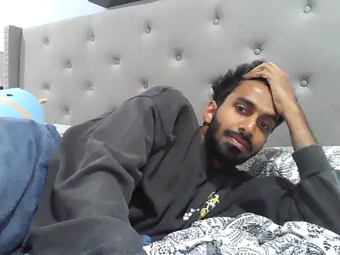 skinny  boy   online show from October 13, 2025, 5:47 pm