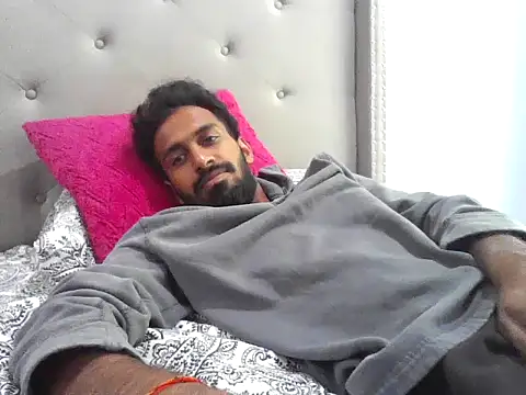 skinny  boy   online show from September 26, 2025, 3:19 pm