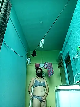 Snapshot of heenage chatting on February 17, 2025, 4:20 am heenage online show from February 17, 2025, 4:20 am