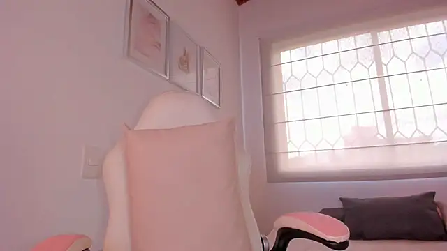 Snapshot of valeriaU chatting on October 21, 2025, 5:34 pm valeriaU online show from October 21, 2025, 5:34 pm