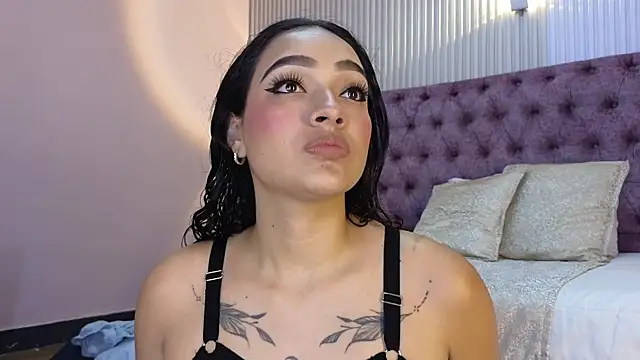 EMILYY FOXY online show from October 6, 2025, 7:58 pm