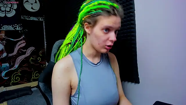 Snapshot of KIKI_Krash chatting on October 13, 2025, 10:06 am KIKI Krash online show from October 13, 2025, 10:06 am