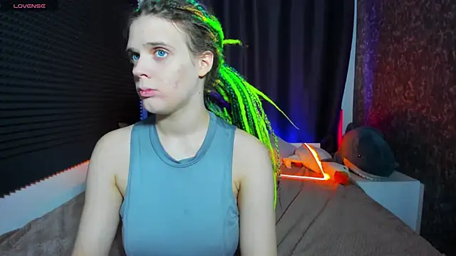 Snapshot of KIKI_Krash chatting on October 19, 2025, 10:18 am KIKI Krash online show from October 19, 2025, 10:18 am