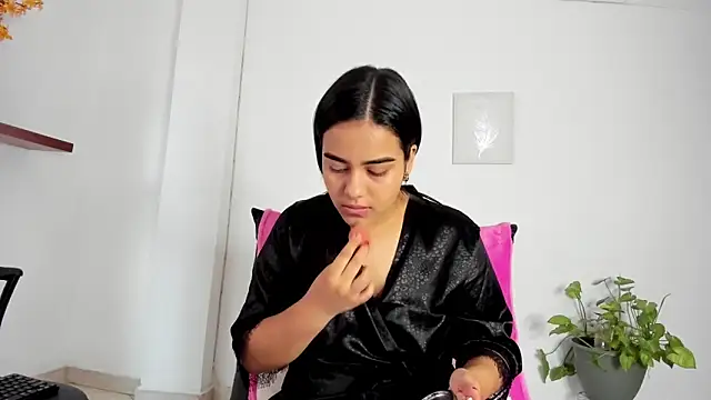 Snapshot of anniesweet- chatting on October 1, 2025, 1:59 pm anniesweet- online show from October 1, 2025, 1:59 pm