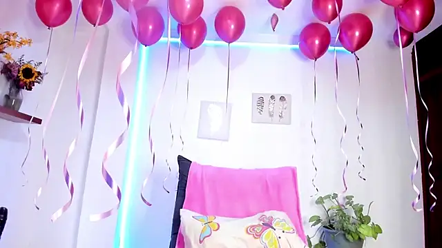 Snapshot of anniesweet- chatting on October 17, 2025, 1:35 pm anniesweet- online show from October 17, 2025, 1:35 pm