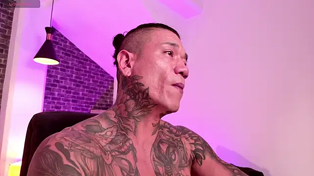 Dantesuarez28 online show from April 14, 2026, 3:00 am