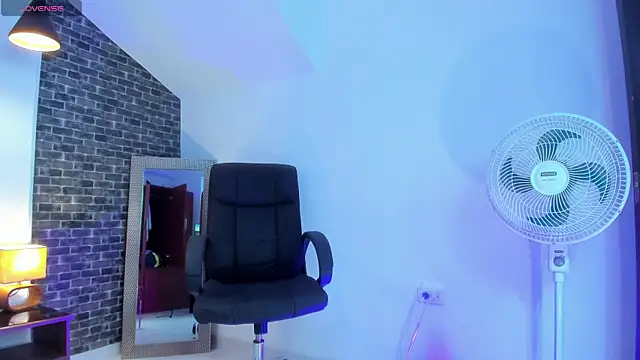 Dantesuarez28 online show from April 18, 2026, 3:31 am