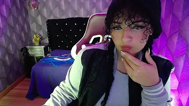 Sofiacowperx online show from February 21, 2025, 1:11 pm