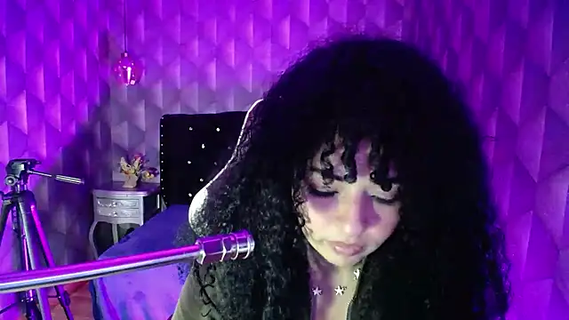 Sofiacowperx online show from March 5, 2025, 8:00 pm