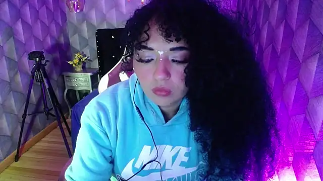 Sofiacowperx online show from February 16, 2025, 5:59 am