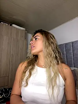 Snapshot of ZoeJohnsoon chatting on October 16, 2025, 4:26 pm ZoeJohnsoon online show from October 16, 2025, 4:26 pm