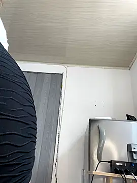 ZoeJohnsoon online show from December 2, 2025, 4:41 pm