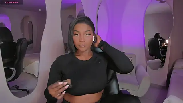 SavannahStorm online show from April 12, 2026, 12:08 pm