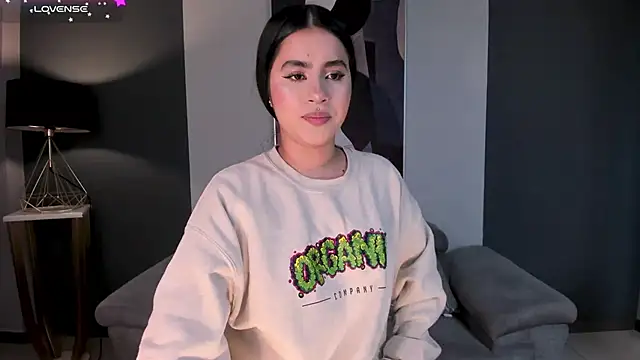 IsabellaHill  online show from December 29, 2024, 5:12 pm