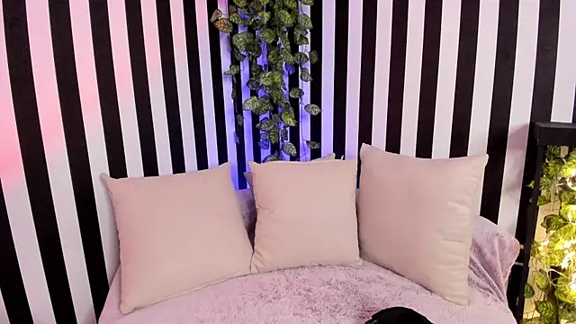 Snapshot of liz_goth chatting on October 2, 2025, 12:41 pm liz goth online show from October 2, 2025, 12:41 pm