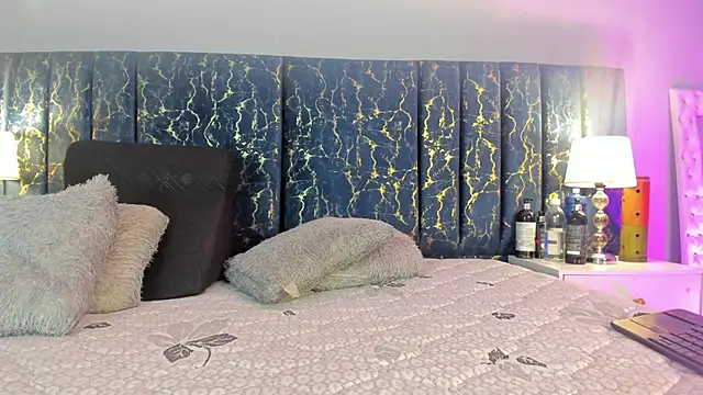 Sophia Lemos online show from November 10, 2025, 1:38 pm