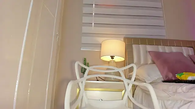 zoe sky  online show from February 22, 2025, 5:46 pm