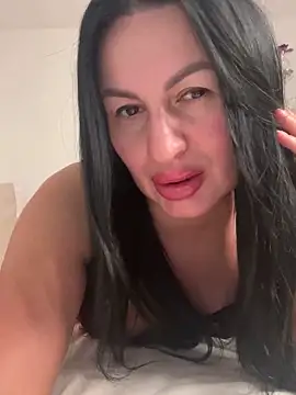 Helena7077 online show from November 12, 2025, 11:08 pm