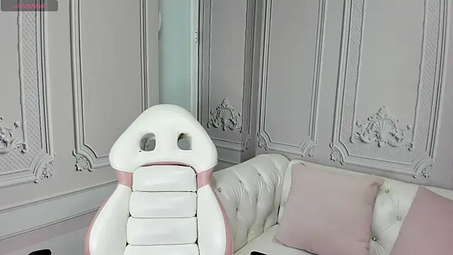 jazmin goddes  online show from December 28, 2024, 2:22 am