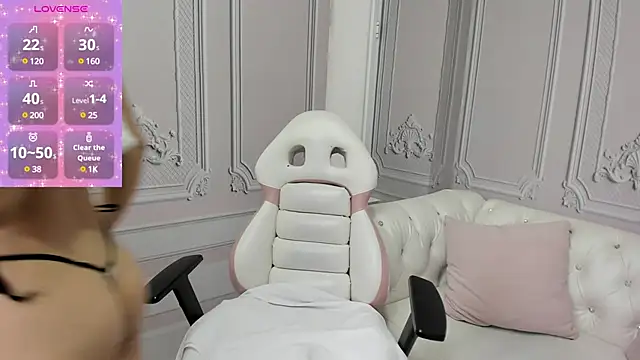 jazmin goddes  online show from December 23, 2024, 7:52 pm