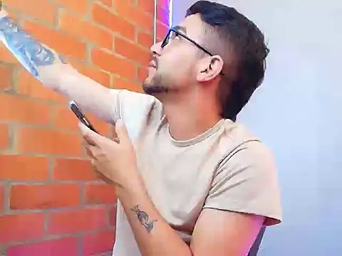 Snapshot of Leandro_valenzuela chatting on October 4, 2025, 8:10 pm Leandro valenzuela online show from October 4, 2025, 8:10 pm