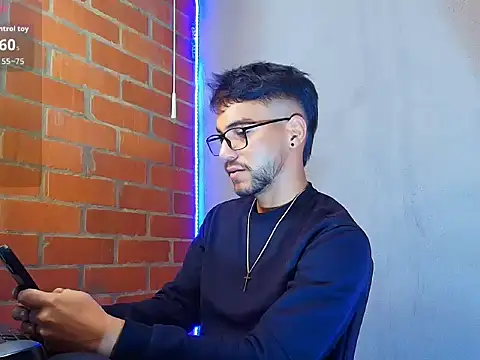 Snapshot of Leandro_valenzuela chatting on October 29, 2025, 3:22 pm Leandro valenzuela online show from October 29, 2025, 3:22 pm