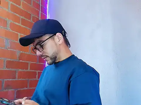 Snapshot of Leandro_valenzuela chatting on October 6, 2025, 6:30 pm Leandro valenzuela online show from October 6, 2025, 6:30 pm