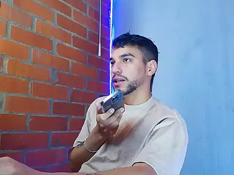 Snapshot of Leandro_valenzuela chatting on October 7, 2025, 4:08 pm Leandro valenzuela online show from October 7, 2025, 4:08 pm