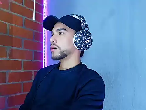 Snapshot of Leandro_valenzuela chatting on September 17, 2025, 9:00 am Leandro valenzuela online show from September 17, 2025, 9:00 am