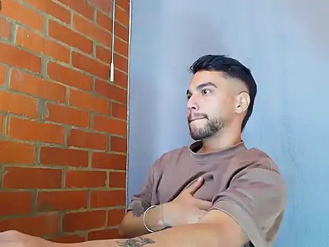 Snapshot of Leandro_valenzuela chatting on October 10, 2025, 6:42 pm Leandro valenzuela online show from October 10, 2025, 6:42 pm