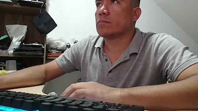 Jhonatan Morales S online show from November 11, 2025, 1:06 pm