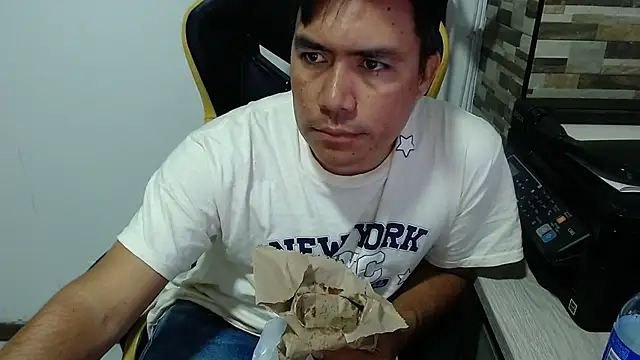 Jhonatan Morales S online show from November 3, 2025, 10:24 pm