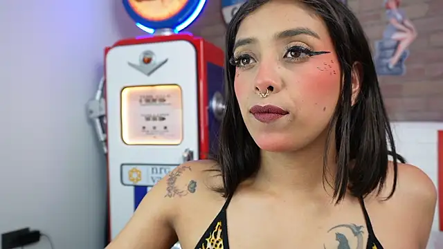 miss collins online show from March 4, 2026, 6:04 pm