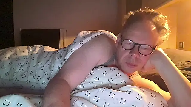 kinkyslet8 online show from December 1, 2025, 6:36 am