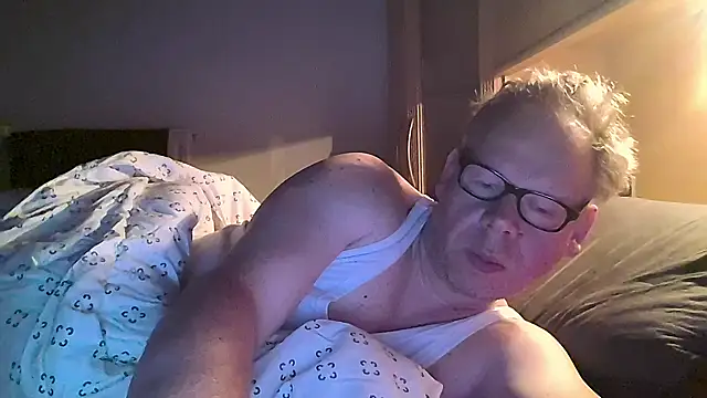 Snapshot of kinkyslet8 chatting on November 15, 2025, 8:40 am kinkyslet8 online show from November 15, 2025, 8:40 am