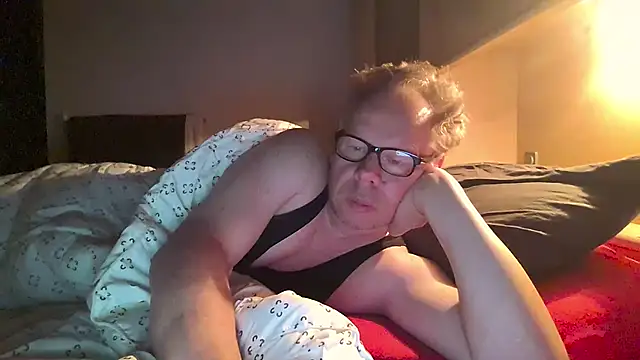 Snapshot of kinkyslet8 chatting on September 29, 2025, 4:52 am kinkyslet8 online show from September 29, 2025, 4:52 am