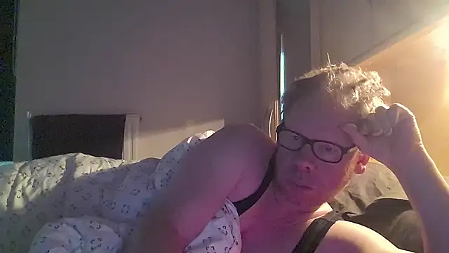 Snapshot of kinkyslet8 chatting on October 5, 2025, 7:10 am kinkyslet8 online show from October 5, 2025, 7:10 am