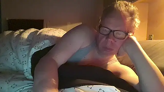 kinkyslet8 online show from February 21, 2026, 7:32 am