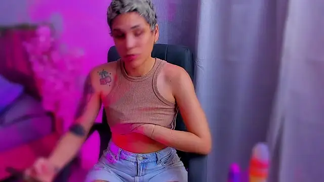 Charlee pink online show from November 20, 2025, 3:40 am