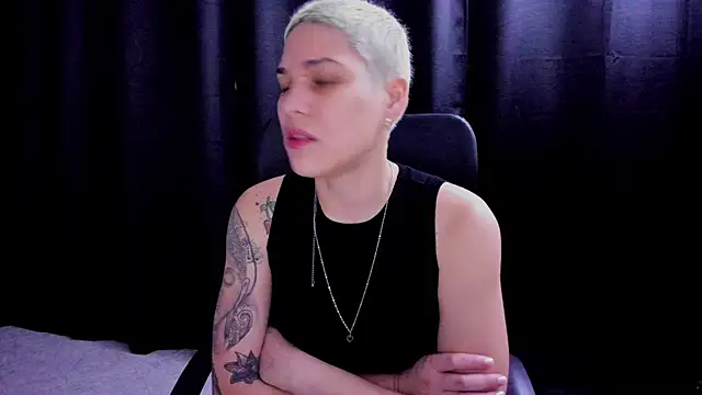 Charlee pink online show from September 19, 2025, 2:04 am