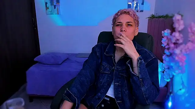 Charlee pink online show from December 19, 2025, 5:54 am