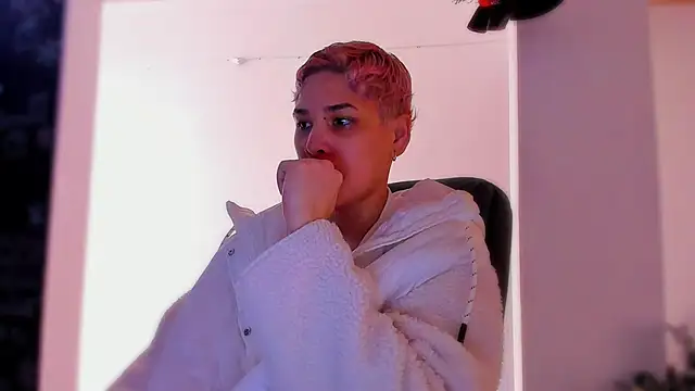 Charlee pink online show from December 20, 2025, 4:10 pm