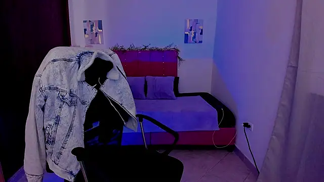 Charlee pink online show from October 3, 2025, 1:56 pm