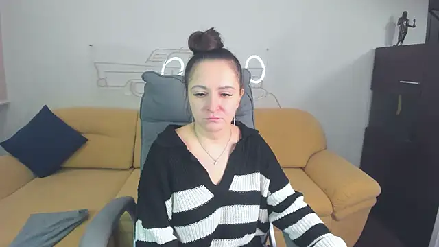 AngellLika online show from February 4, 2026, 1:50 pm