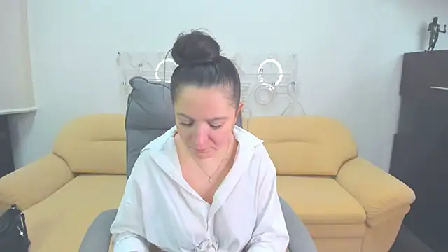 AngellLika online show from March 6, 2026, 1:06 pm