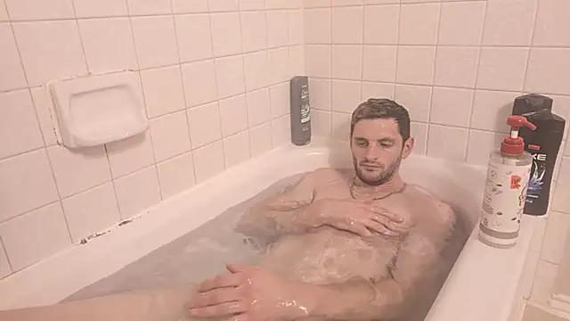 Snapshot of ChillzPnp chatting on November 1, 2025, 12:28 am ChillzPnp online show from November 1, 2025, 12:28 am