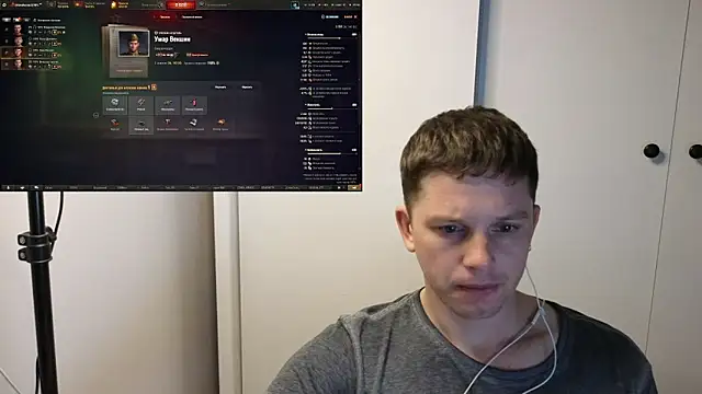 Snapshot of BigL0ve chatting on October 17, 2025, 4:09 pm BigL0ve online show from October 17, 2025, 4:09 pm