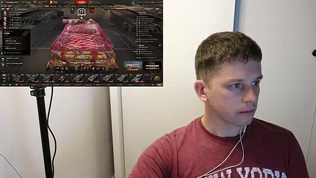 Snapshot of BigL0ve chatting on October 8, 2025, 1:34 pm BigL0ve online show from October 8, 2025, 1:34 pm